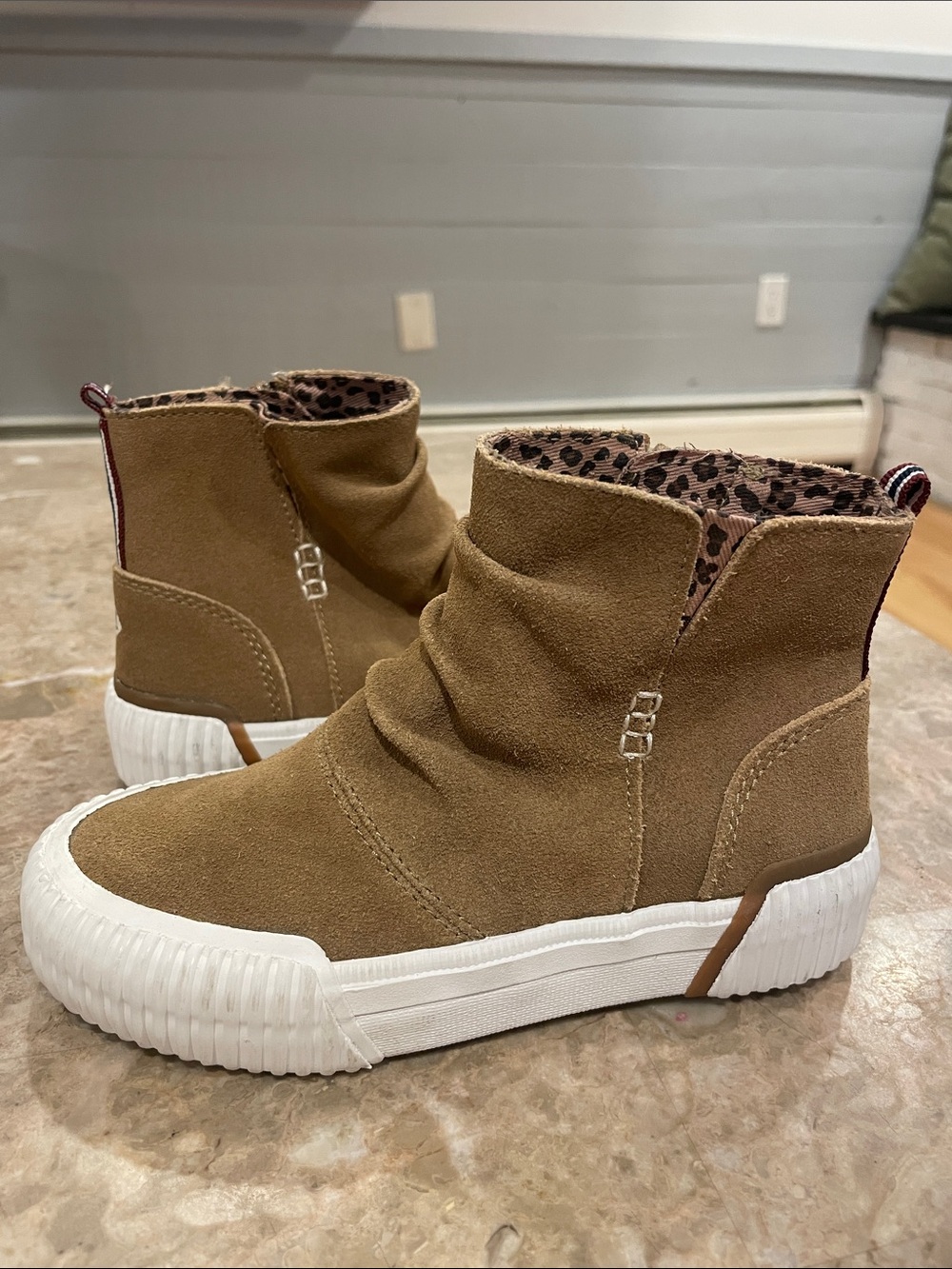 🔥NWOT🔥 Sperry Kids Tan Suede Zip-Front Ankle Boots with Leopard Lining